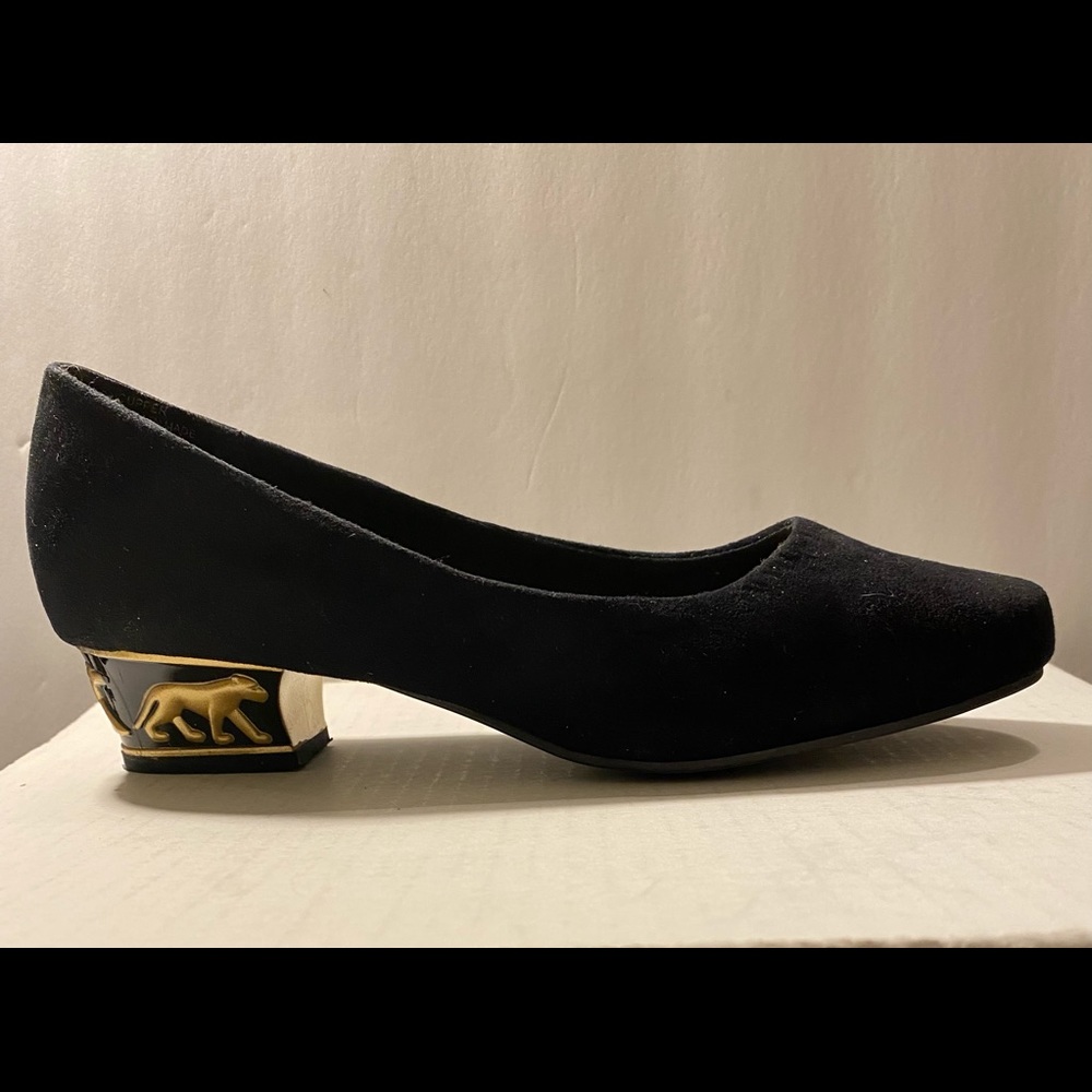 Statutes Black Flats with Cougar Heel